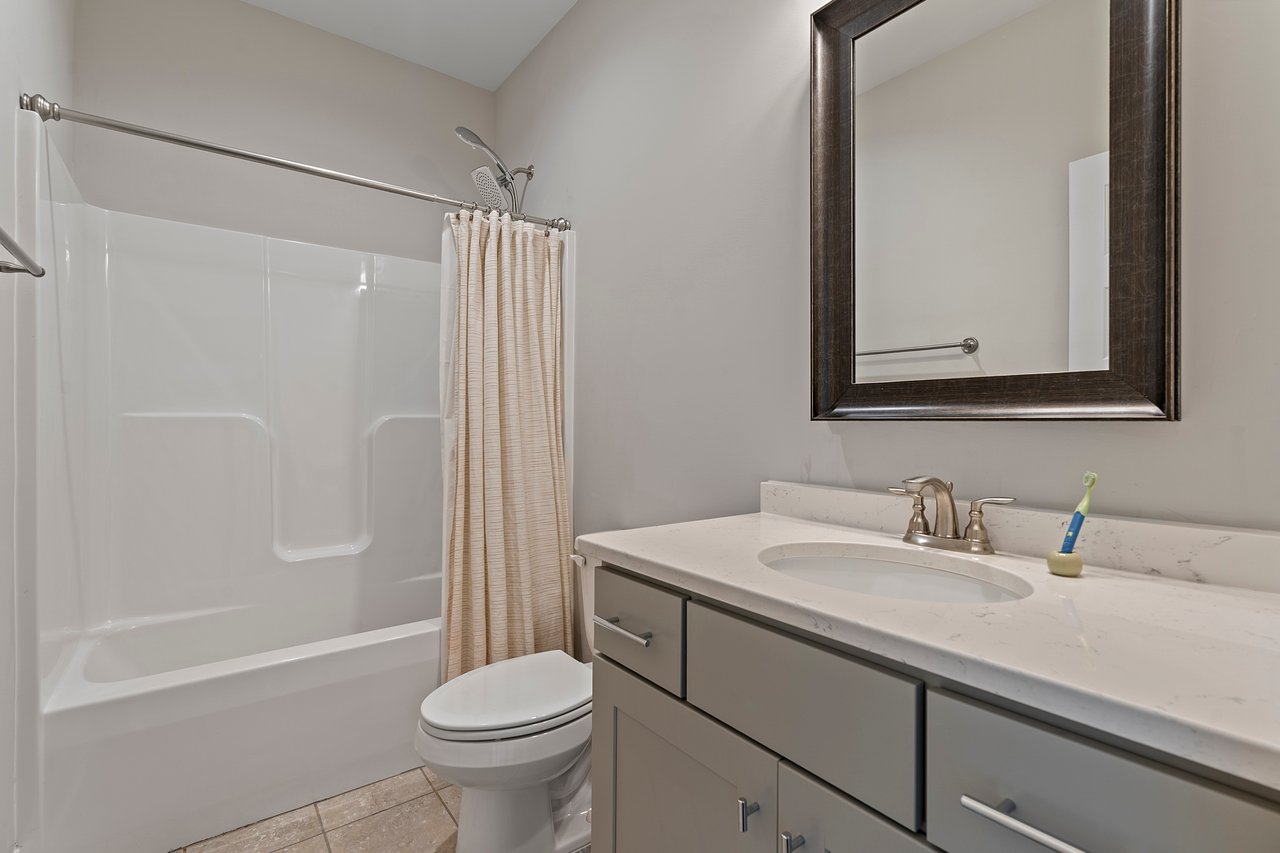 LARGE, GORGEOUS HOME - MADISON CITY SCHOOLS!