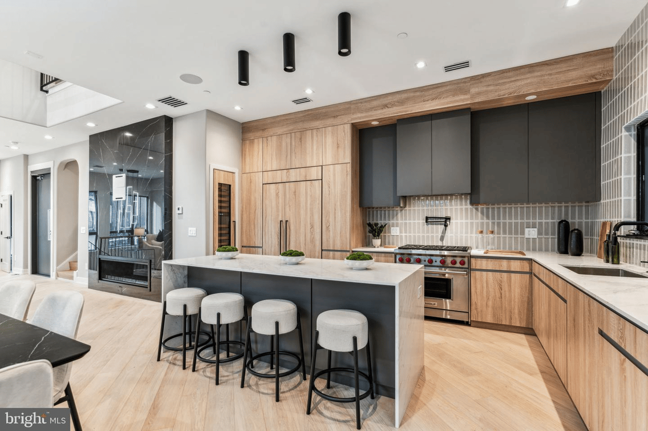 336 S Hicks St, Philadelphia, PA 19102