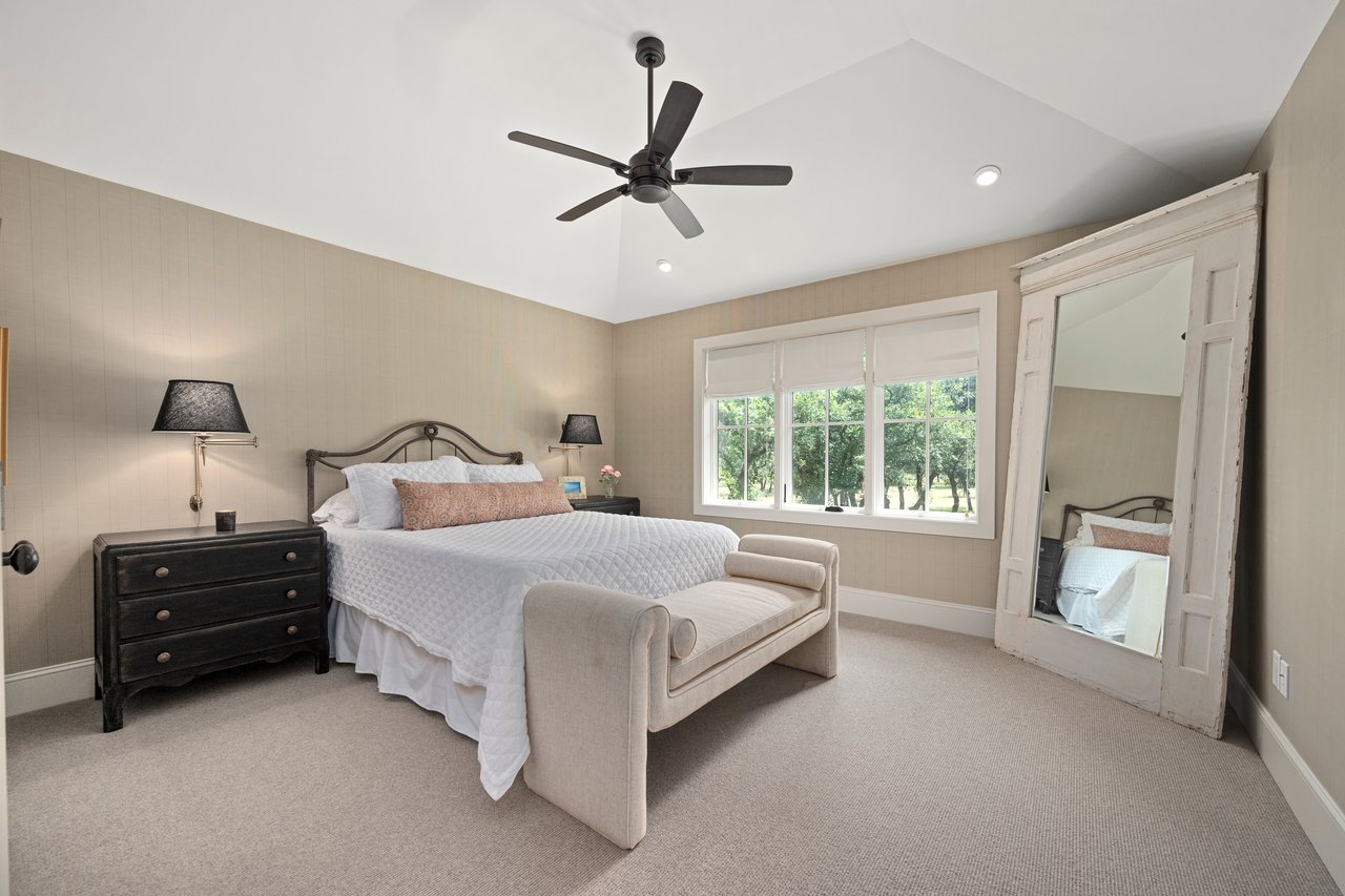 900 Rivercliff Drive