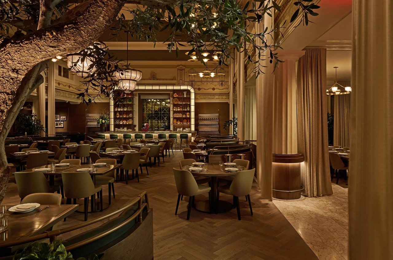 Modern dining room at Elliott Aster in Tampa serving elevated Italian-inspired cuisine.
