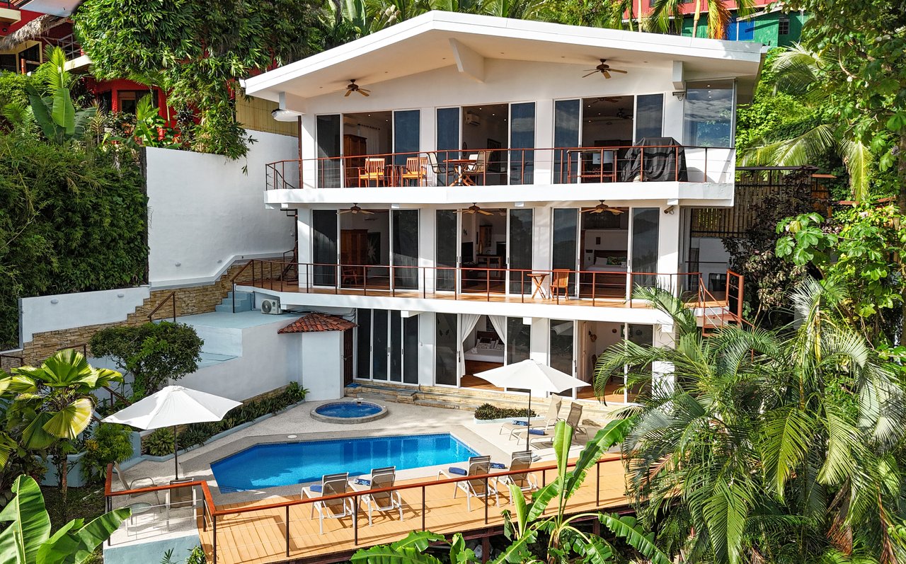 Villa Alegria with Outstanding Ocean View and Short Walk to the Beach