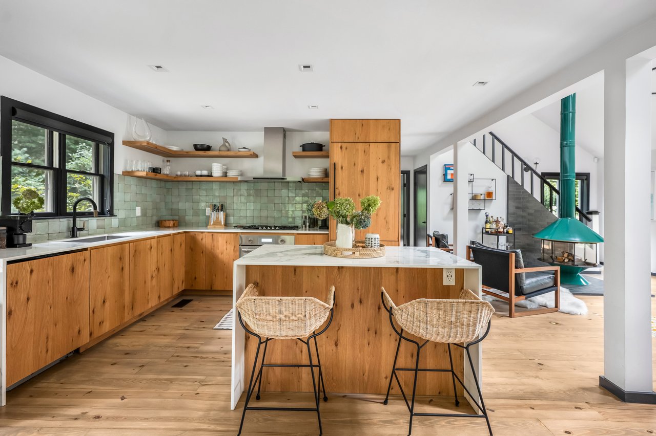 26 Harbor View Dr., East Hampton
