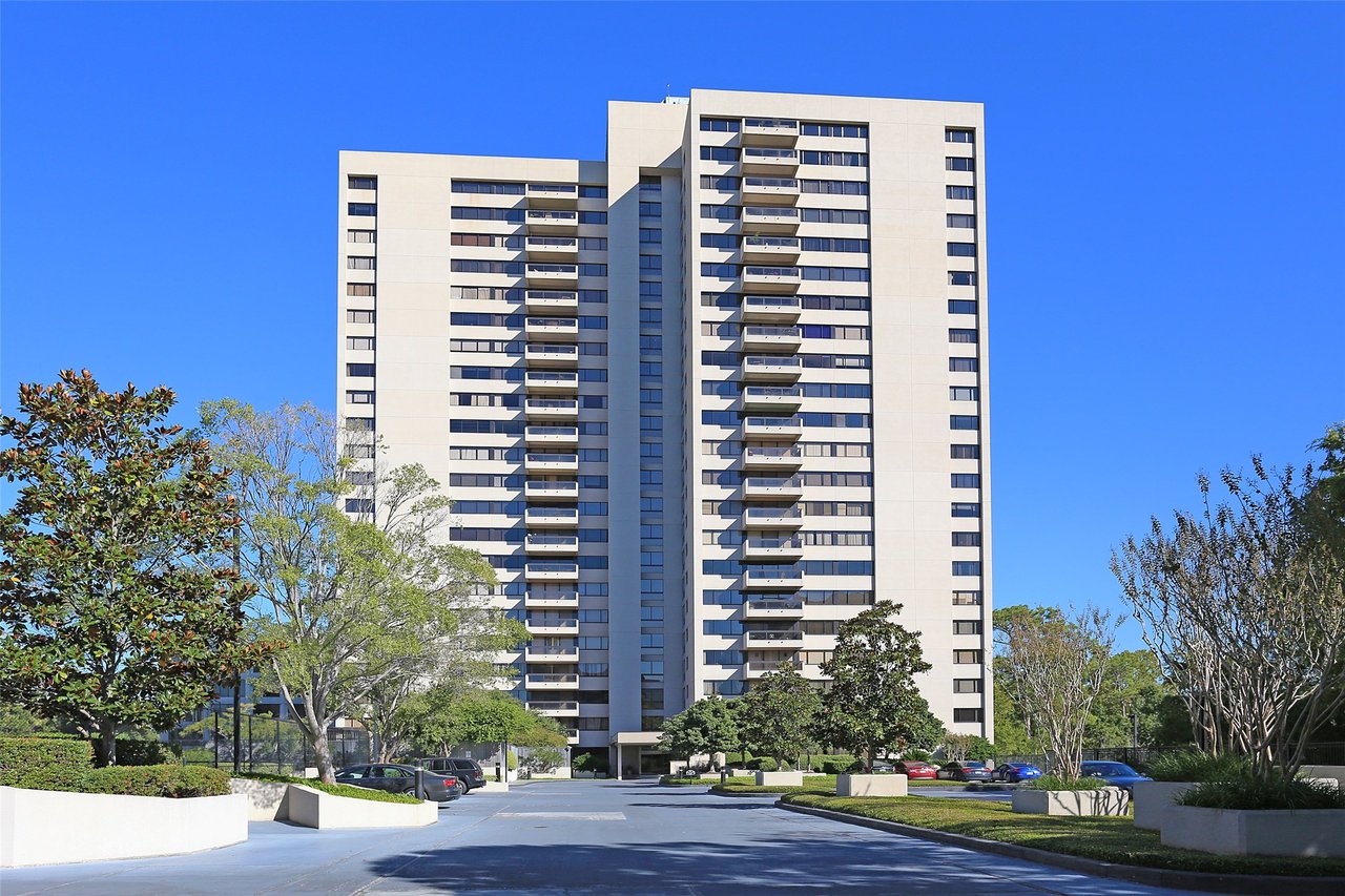 49 Briar Hollow Ln, #201