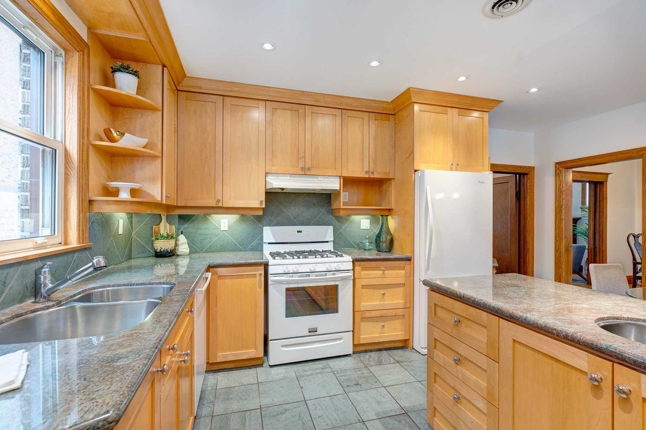 150 Fallingbrook Rd