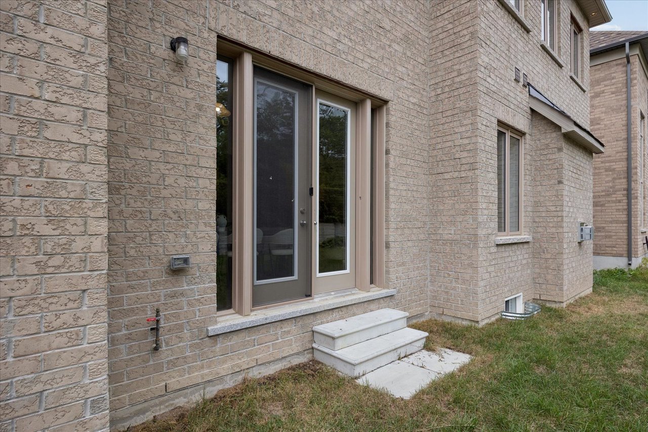 72 Silk Twist Drive, East Gwillimbury