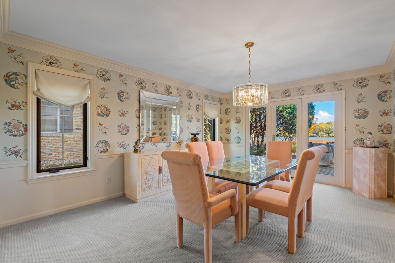 2611 W Lake Vista Ct