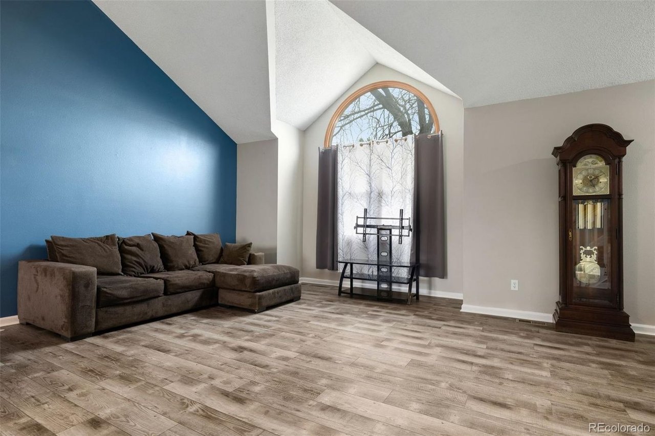 9911 Perry Ct
