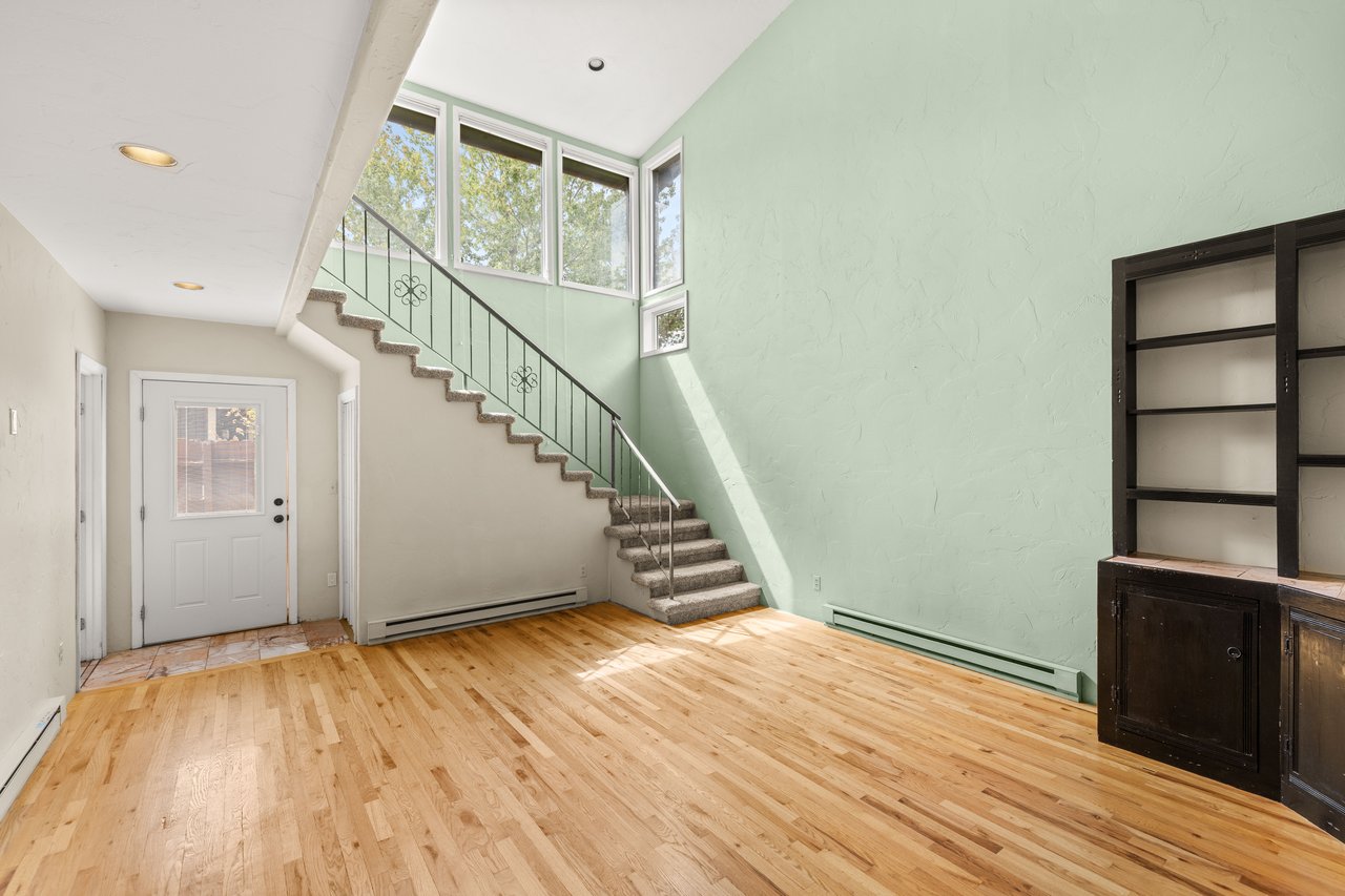 Spacious Mid-Valley Residence Near Crown Mountain Park