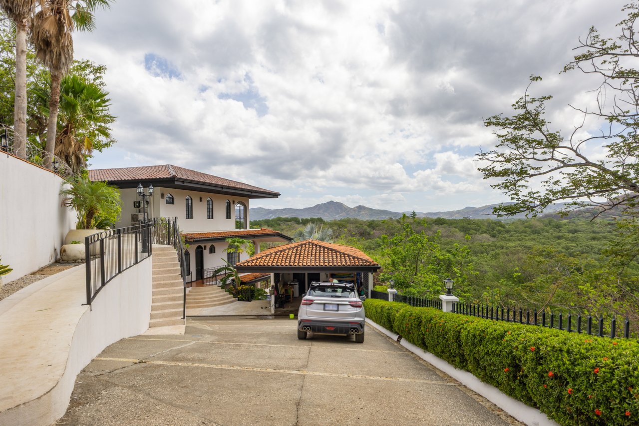 Casa Mimosa | Versatile Luxury Retreat Just 3 Minutes from Flamingo Beach