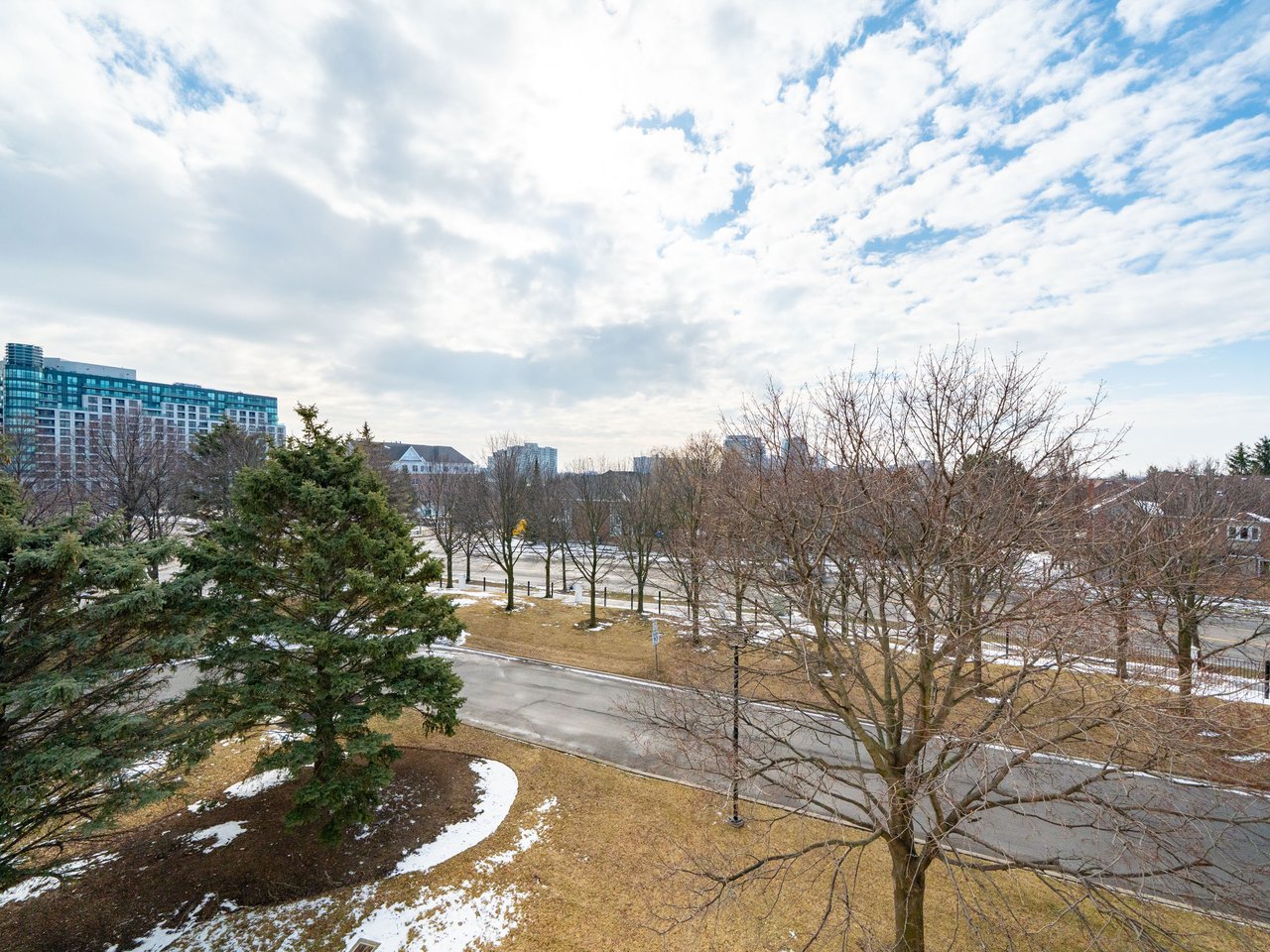 30 Harding Boulevard W, 404