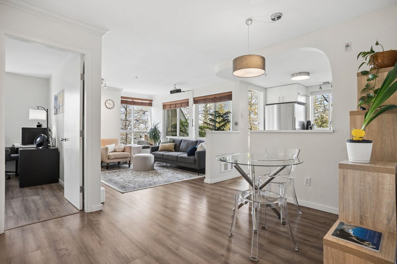 304-6833 Village Green Unit: 304