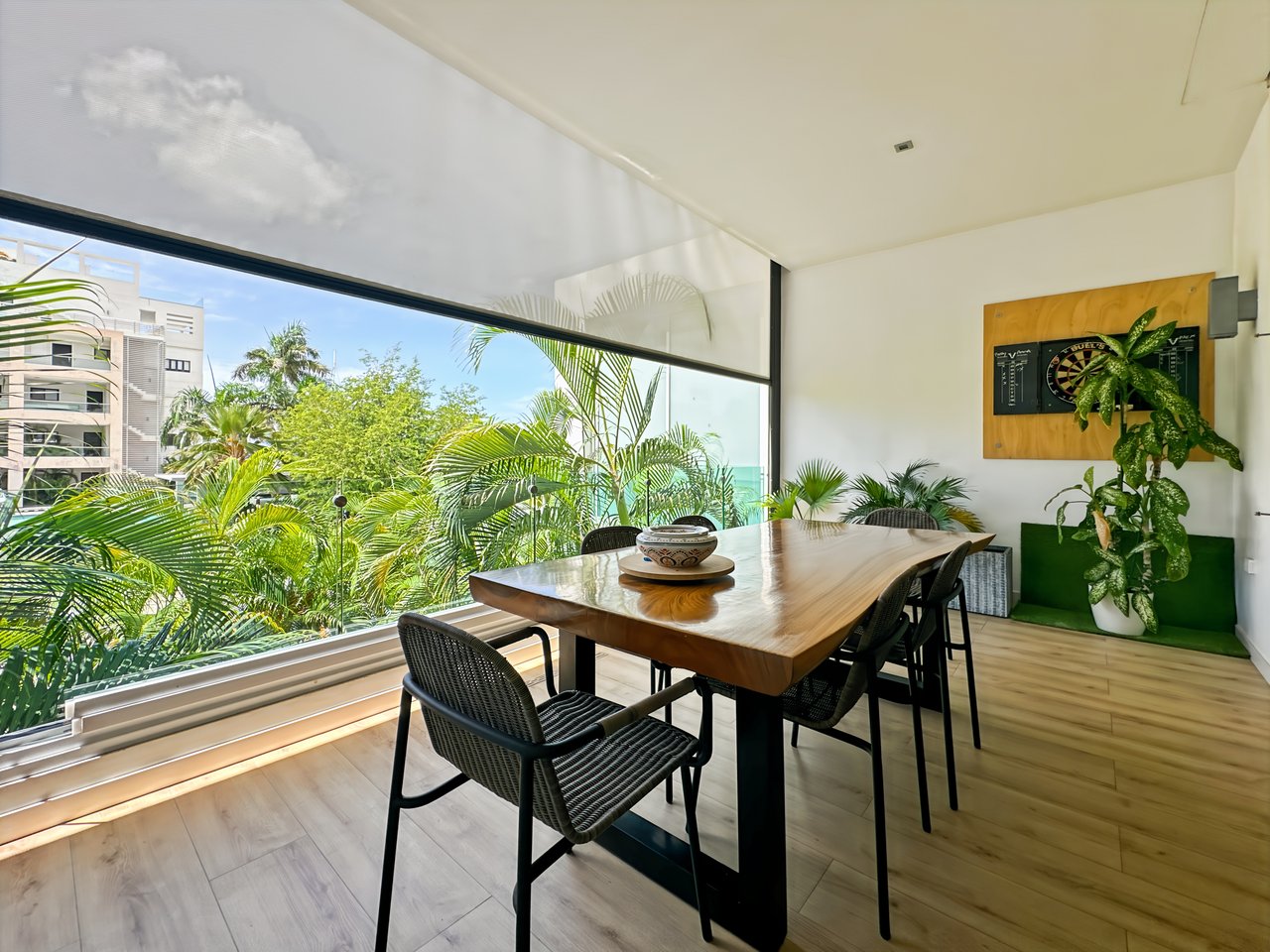 Rare Opportunity: Spacious Apartment with Terrace and Private Pool - ColeBay