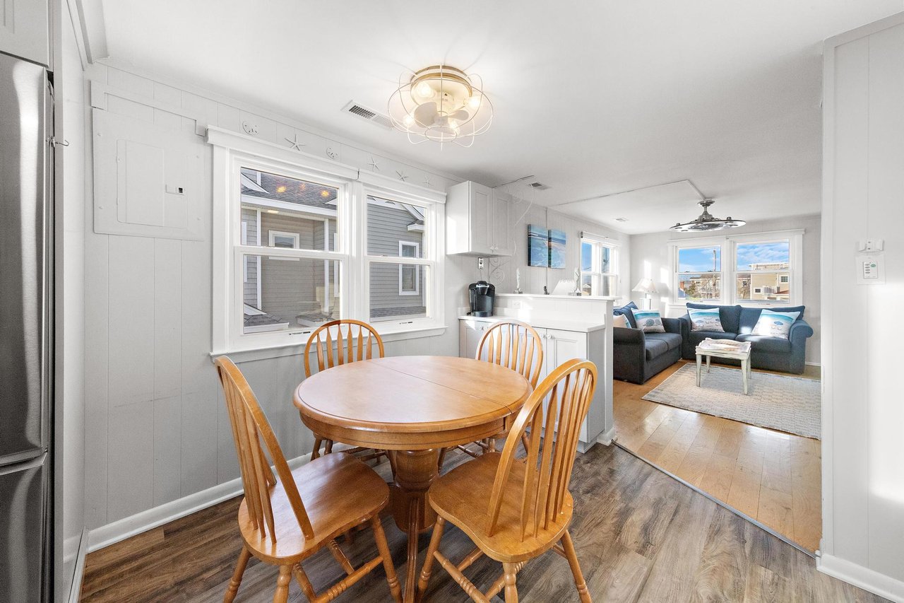 216 Taylor Ave, 2nd Floor Unit