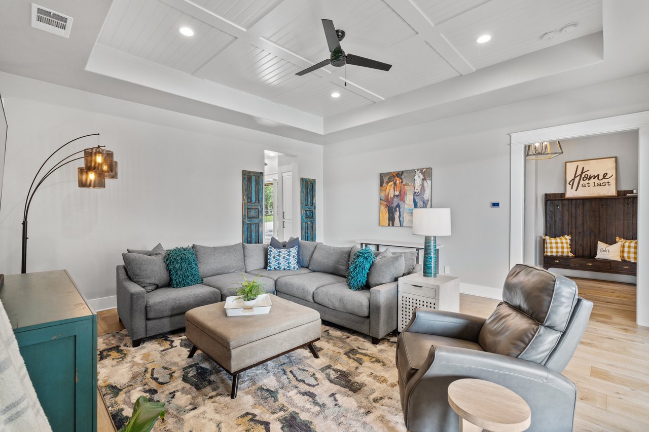 1457 Avenida High View