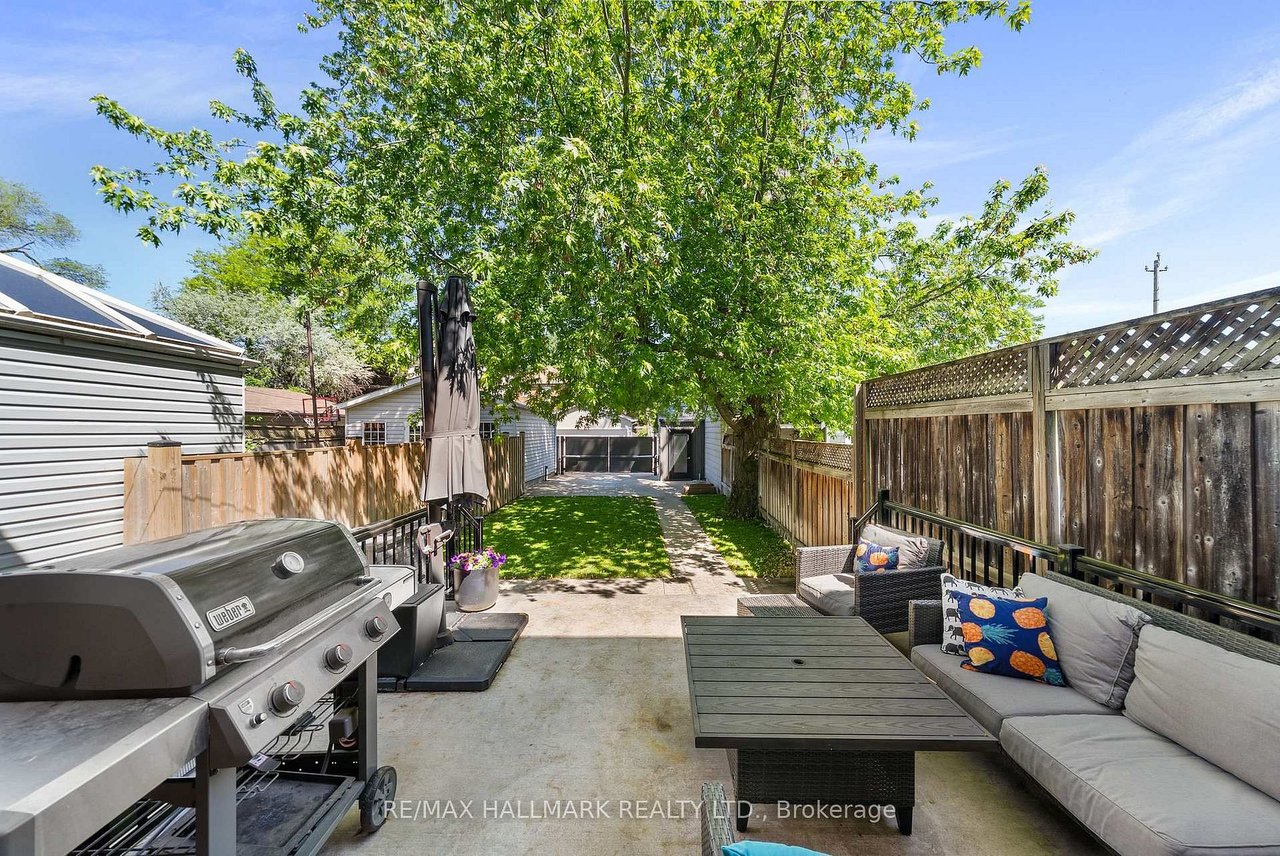 218 Woburn Avenue