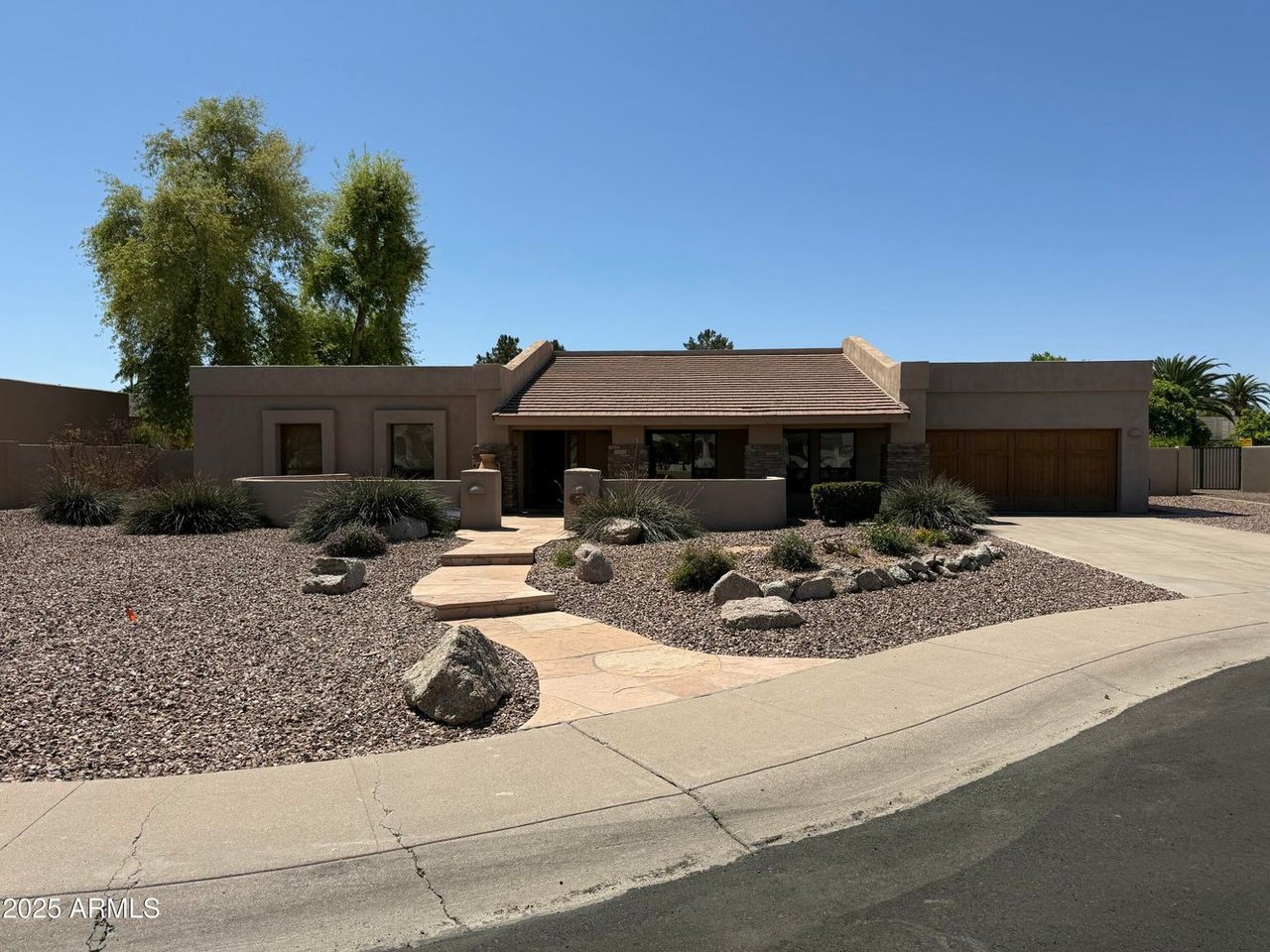 8051 E Del Cadena Dr