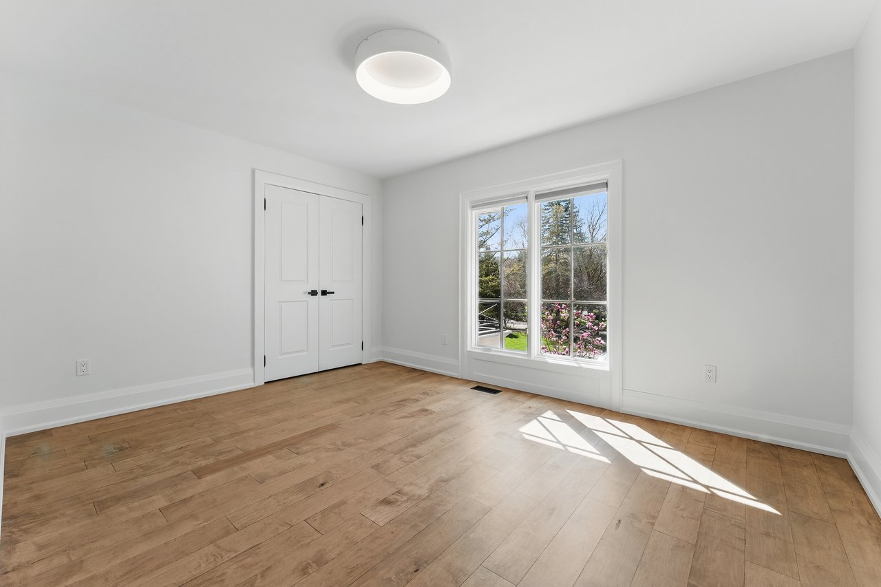 1543 Point-O-Woods Road