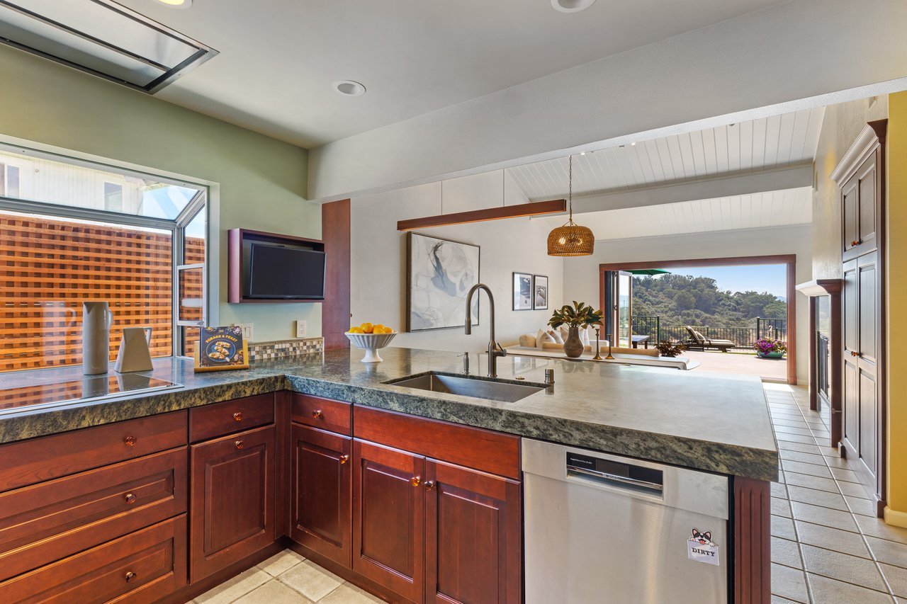 Sunny View Residence in Peacock Gap