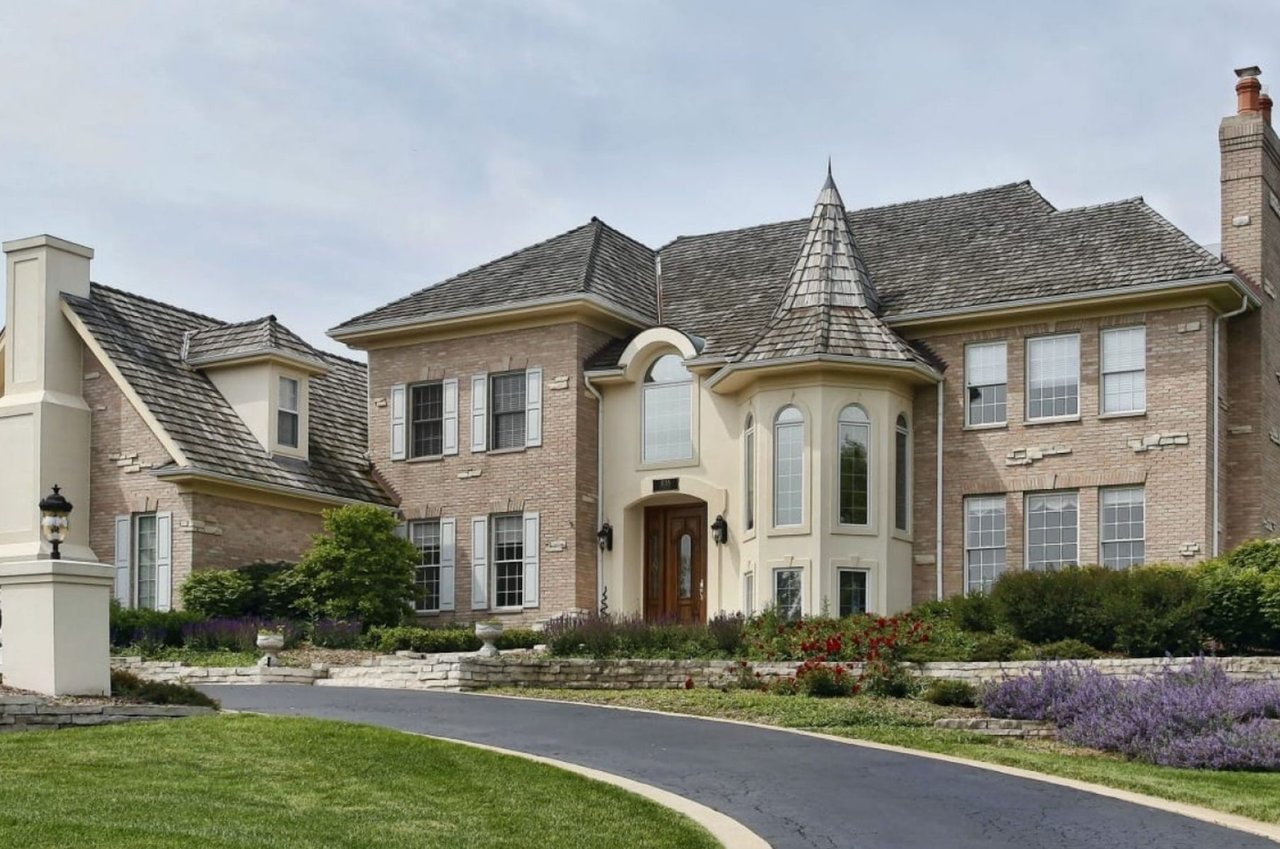 Luxury home in Minnesota representing upper-end residential markets