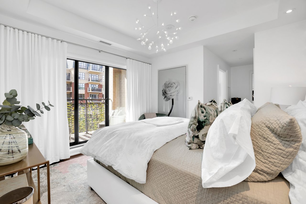 4 The Kingsway #404, Toronto Ontario