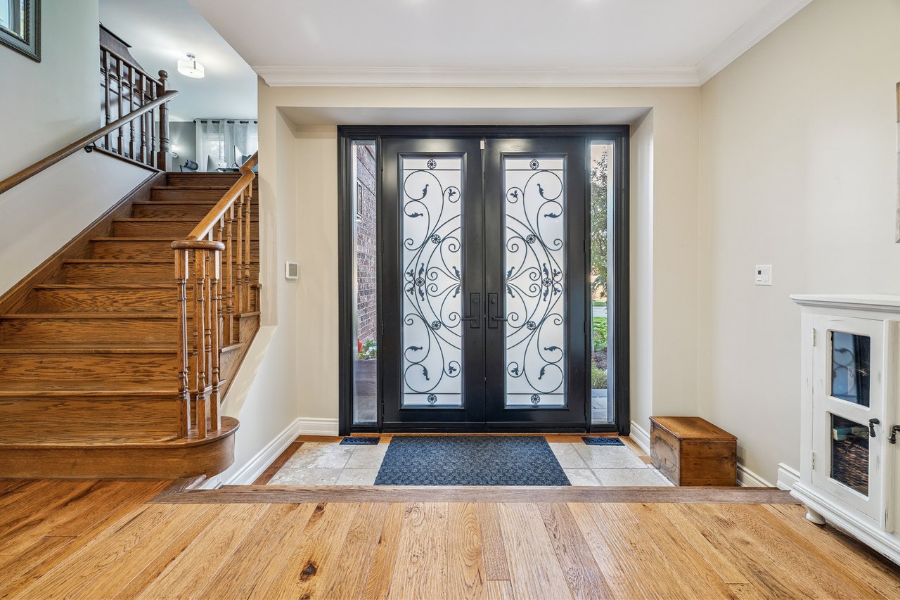 Impressive Home on Ravine Lot in Glen Abbey