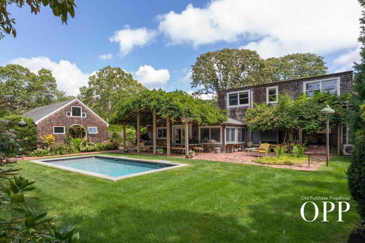 CEDAR-SHINGLED BEAUTY WITH POOL