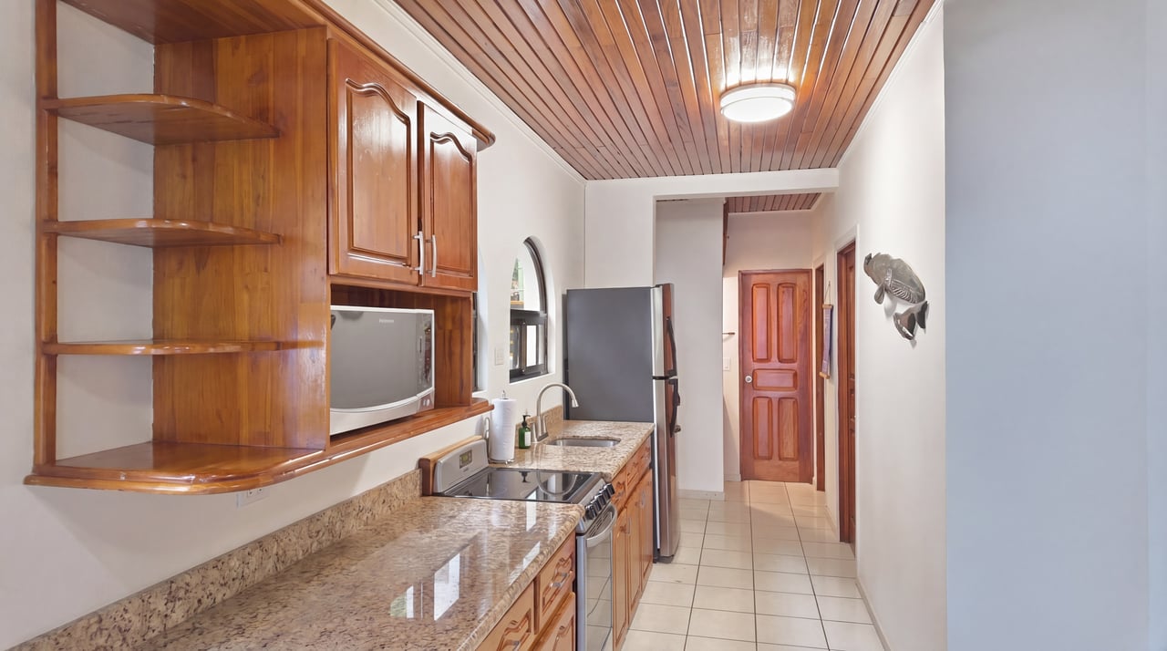 Flamingo Marina Cove 405 - Turnkey Beachfront Condo