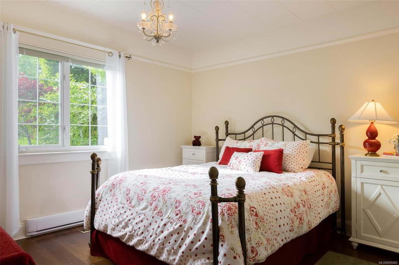 2422 Esplanade Rd