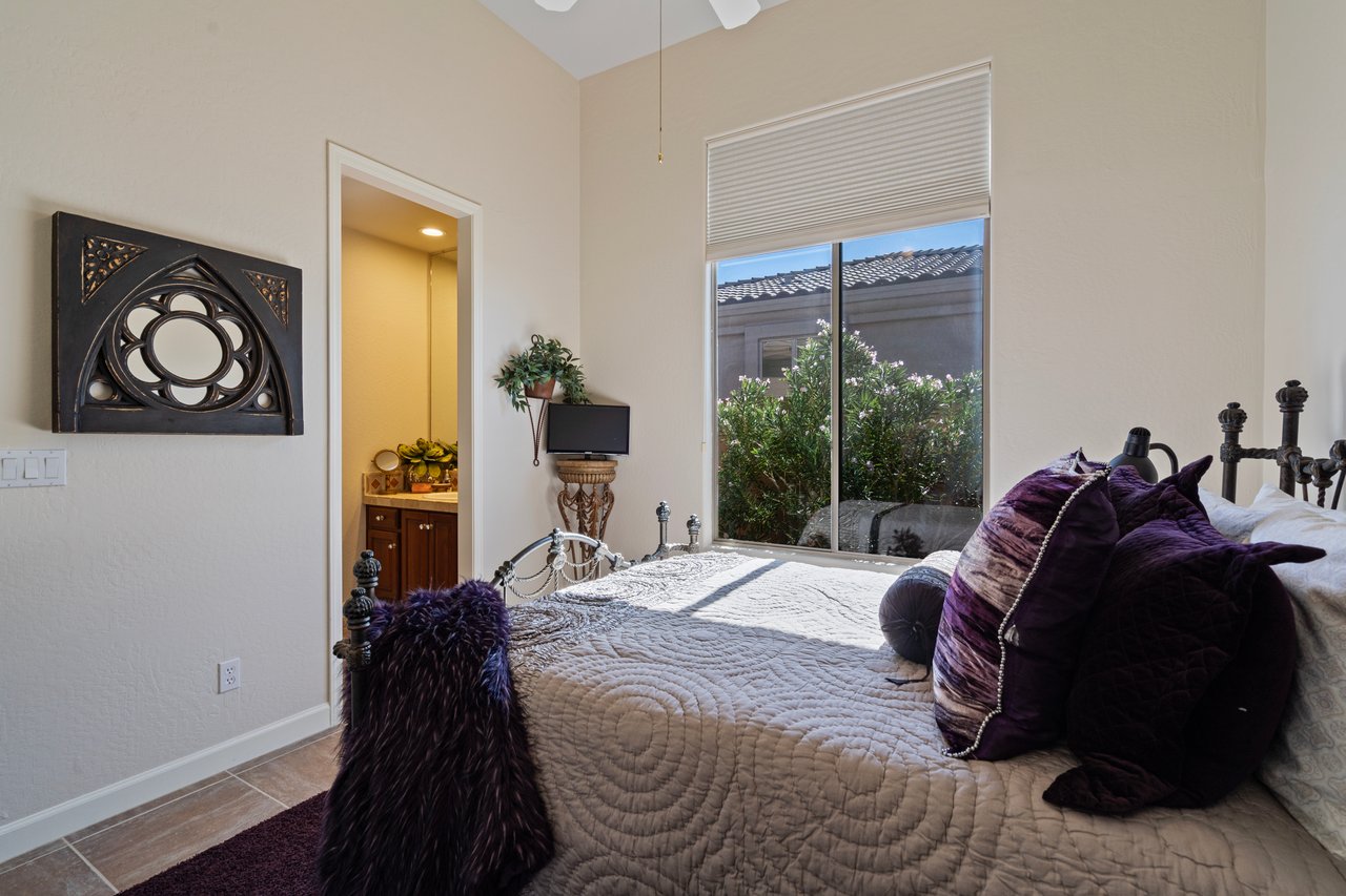 9812 E ROADRUNNER Drive