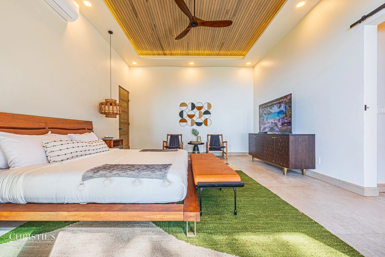 Majestic Cliff Residence Showcasing Spectacular Whitewater Views