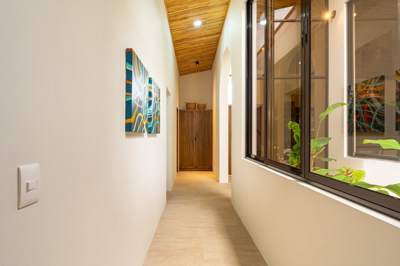 Uvita Tropical Urban Home, New Quality Build!