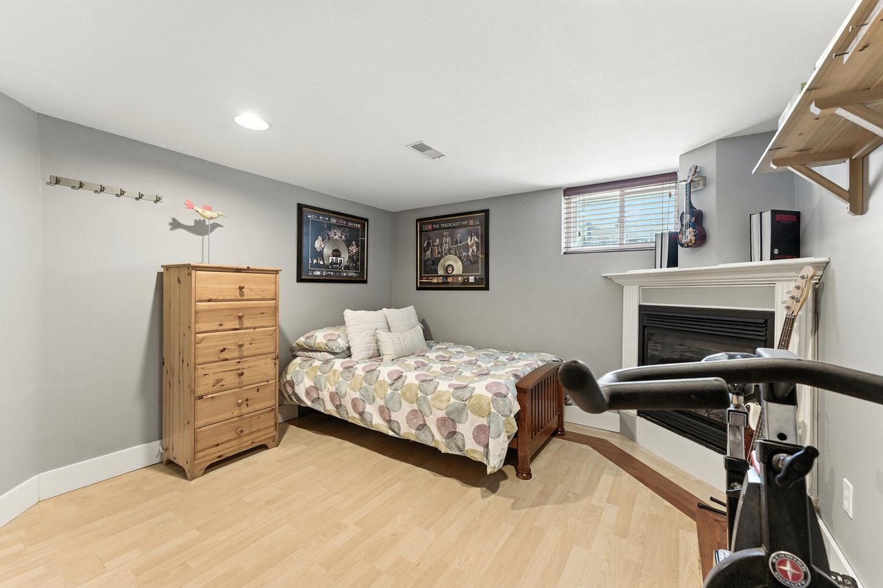 4 Fulham Dr