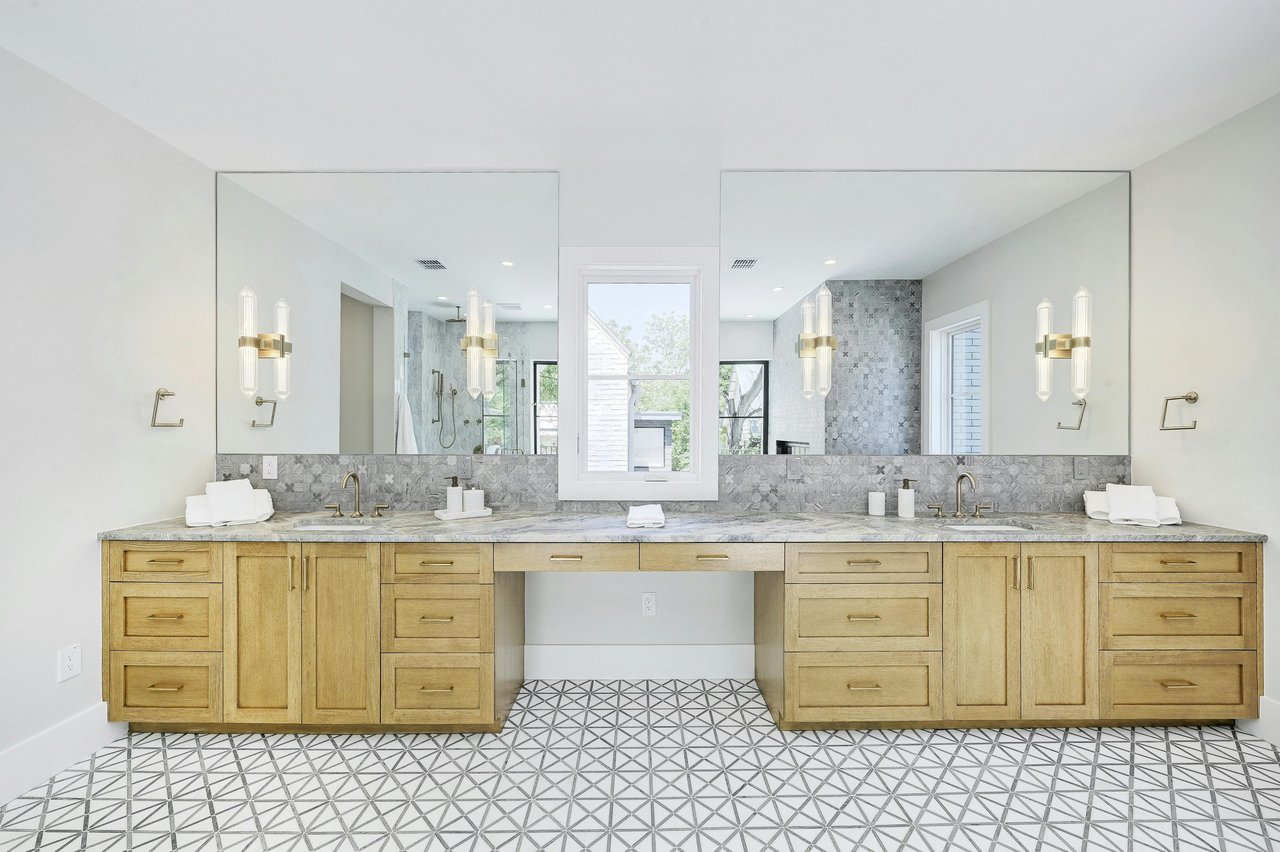 2400 Bridle Path