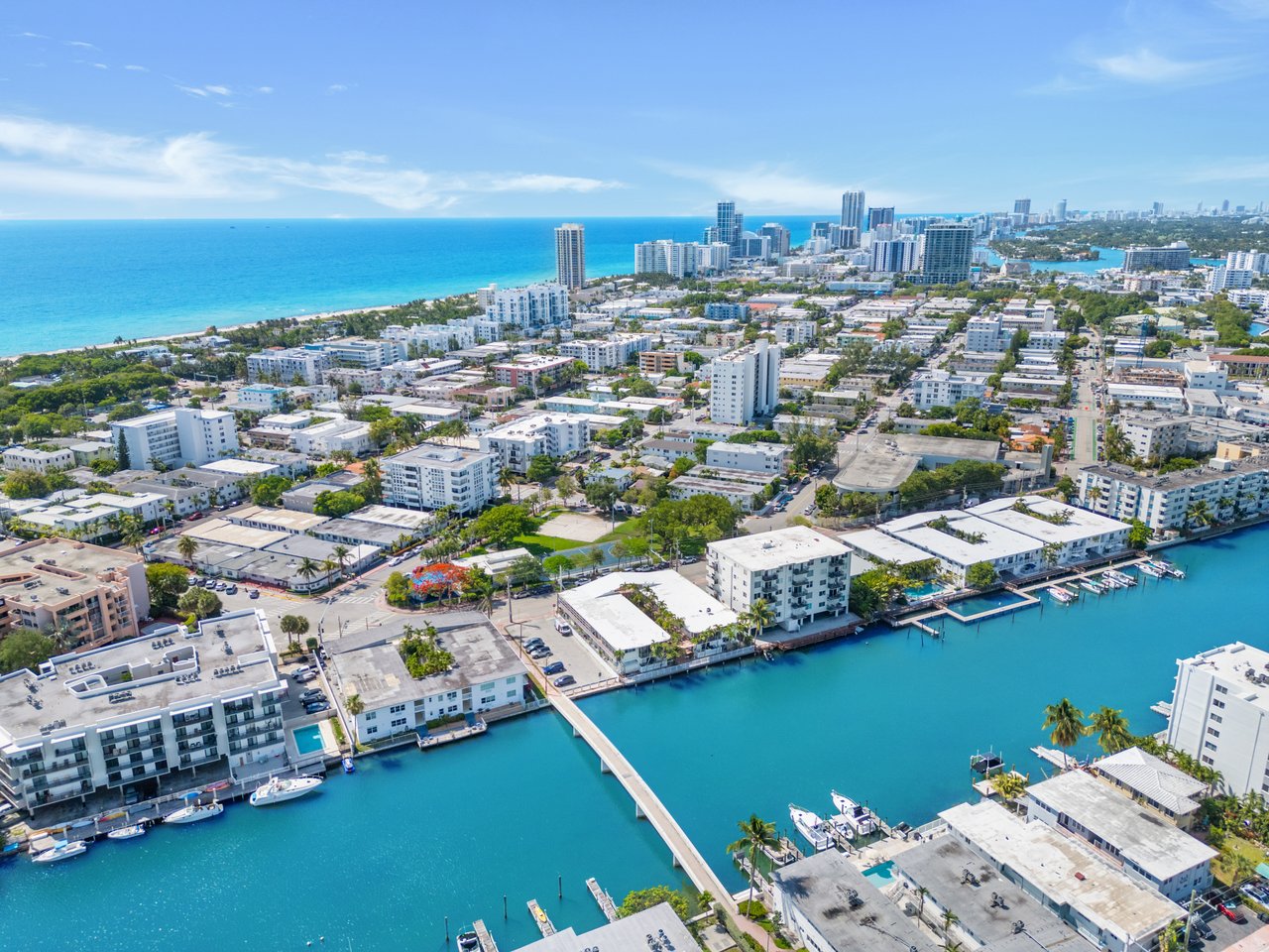 🌊 Waterfront One-Bedroom with Balcony – Miami Beach Lifestyle!