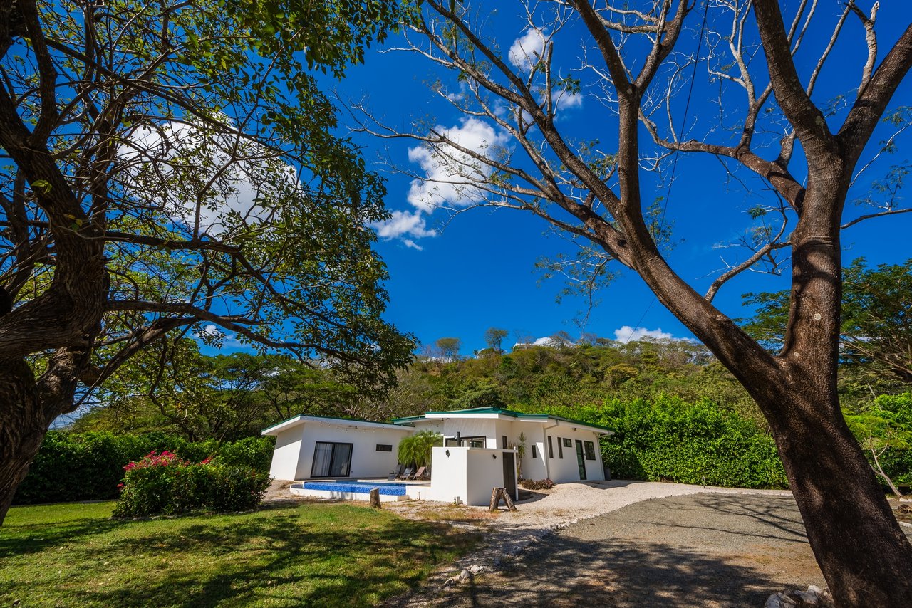 V-Stella Ju | House with Pool and Mixed-Use Land for Sale Near Finca Panamá, Costa Rica