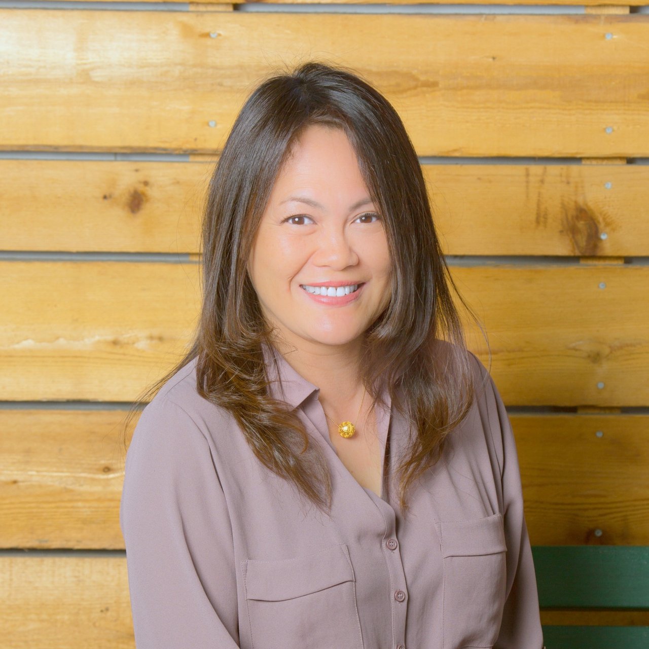 Elis Chong Newport Beach, CA Real Estate Agent Headshot