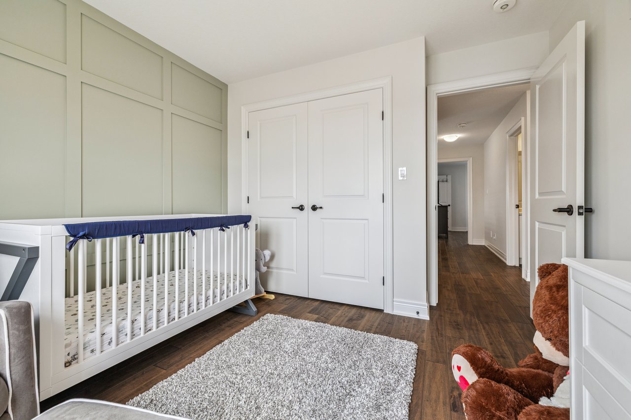 Beautifully updated END-UNIT townhome