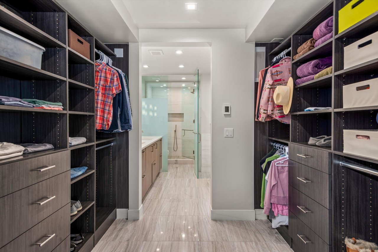 Aspen Core Luxury: Walk to the Gondola from this Spacious Townhome