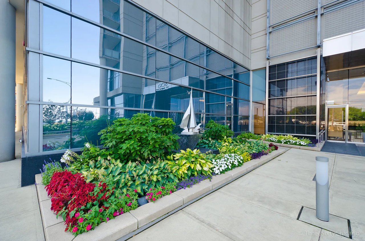 600 N Lake Shore Dr Apt 807