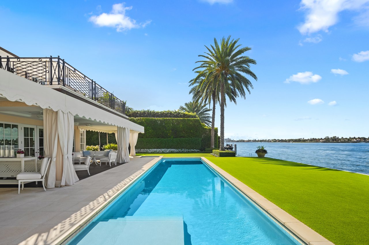 Georgian Waterfront Mansion on Everglades Island