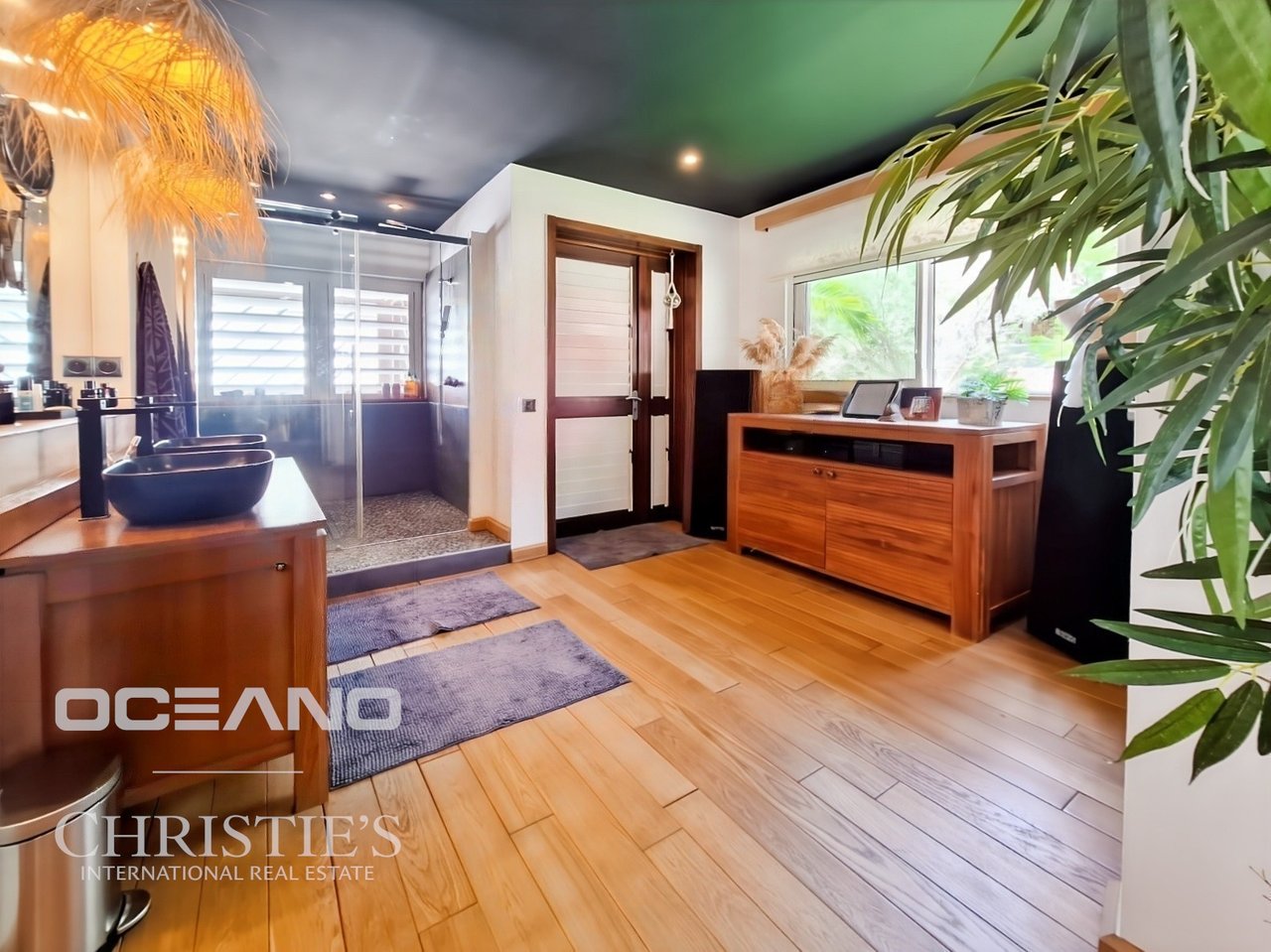 Magnificent sea-view villa + 3 bungalows