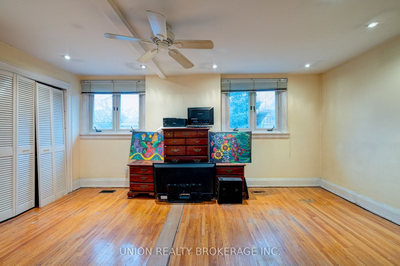 85 Blantyre Ave