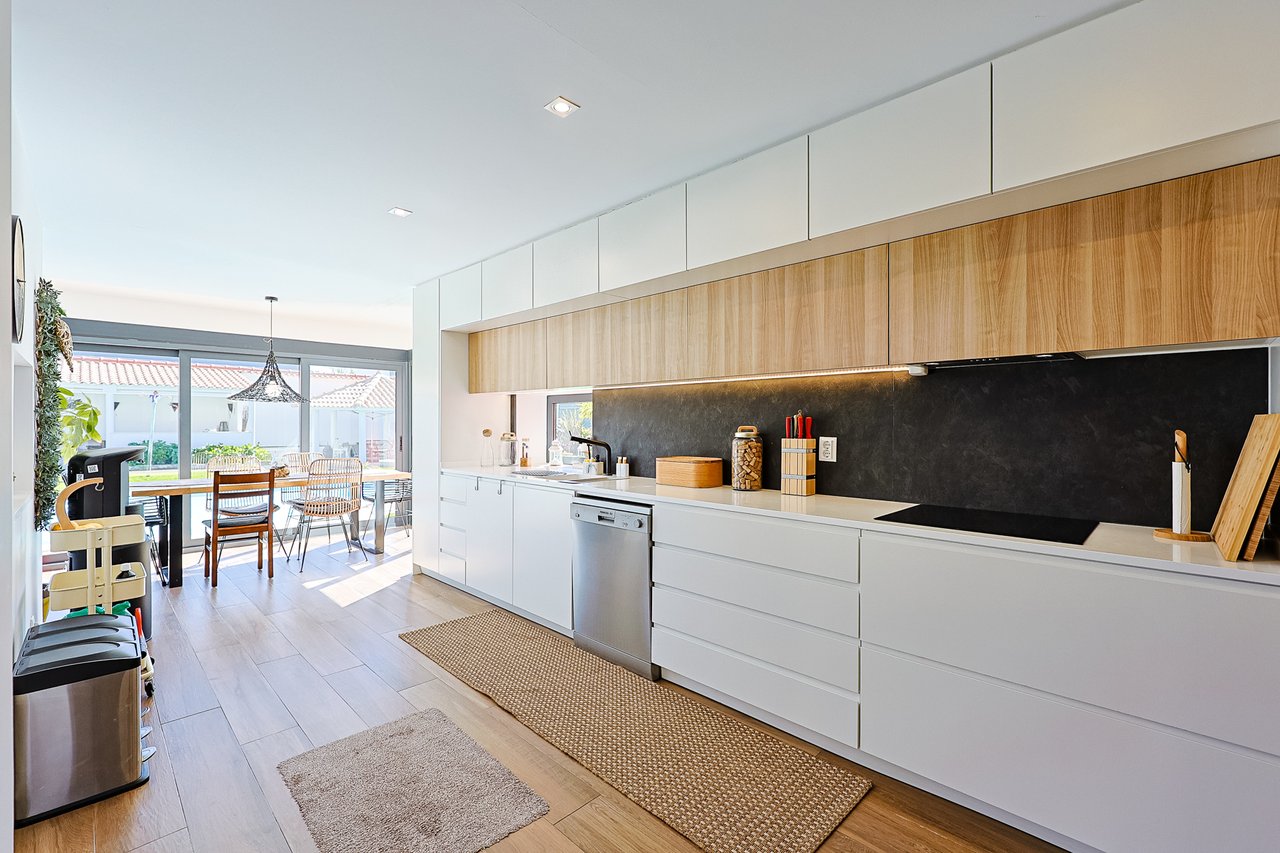 Exclusive 4,000 m² Estate in Azeitão with Tennis Court, Spa & Approved Development Project