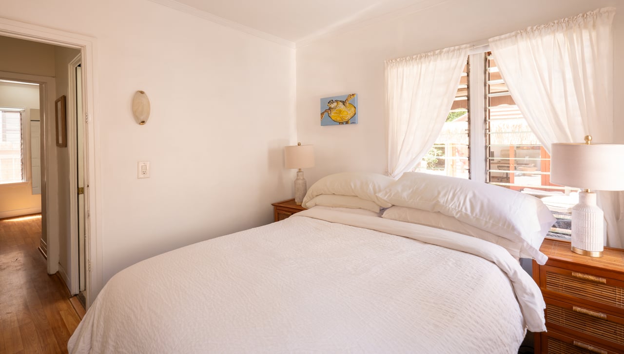 8921 Rosewood Ave, West Hollywood