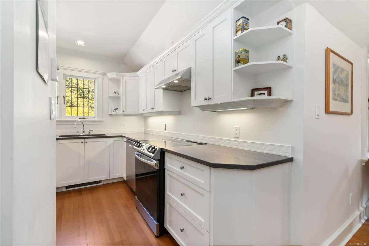 349 Foul Bay Rd F
