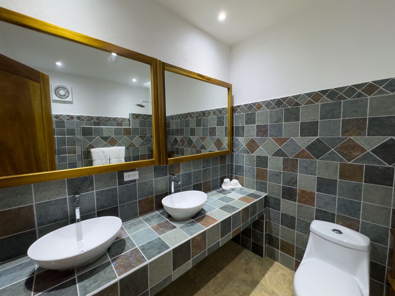 Turn-Key Jungle Retreat Home in Manuel Antonio