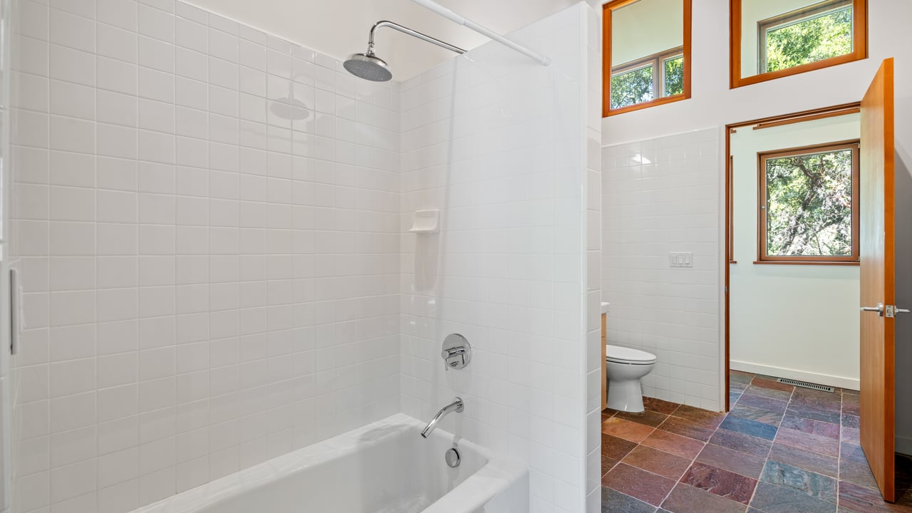 Leslie Creek Retreat