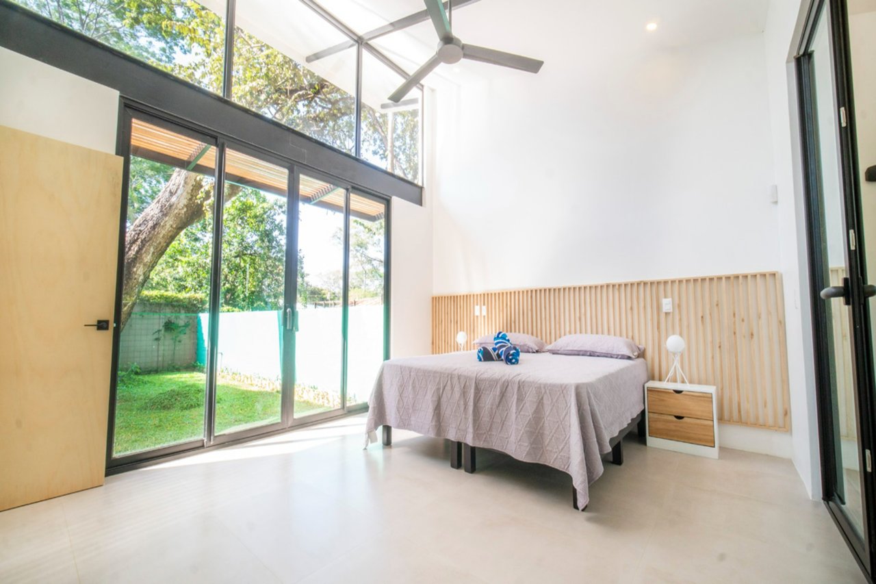 Casa Cenizaro | Elegant 4-Bed Tropical Retreat with Pool in Surfside, Potrero