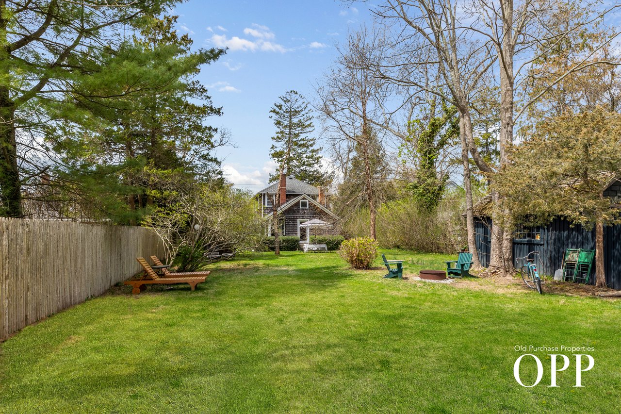 Early Bellport Charm Close to Everything