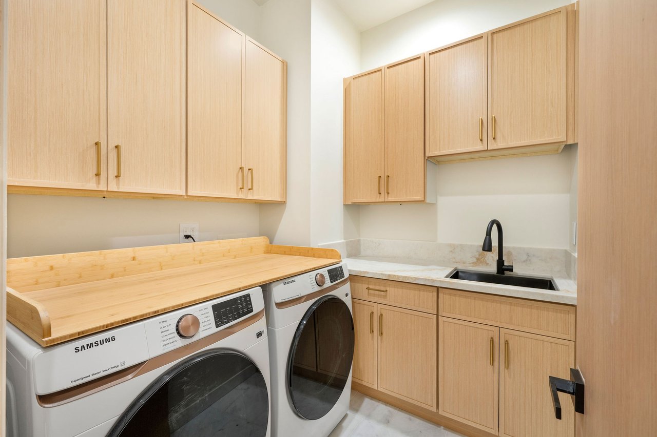 17510 Miranda St, Encino